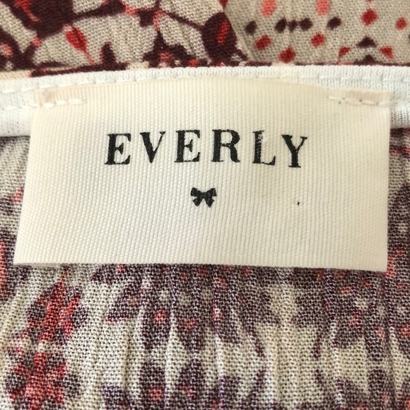 Everly Maroon & Cream Floral Pattern Blouse with Cut Out Back Detailing - Picture 5 of 6